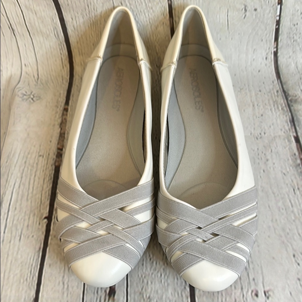 Aerosoles Spin Cycle white with gray flats